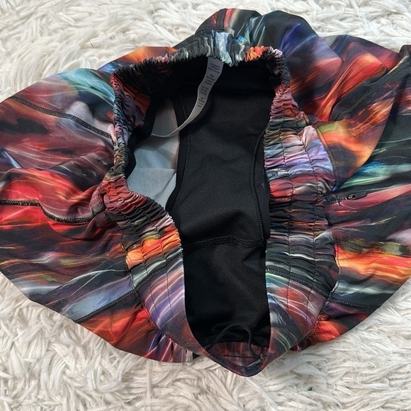 Lululemon Hotty Hot Short II *Long 4" Chroma Fusion Multi / Black - Picture 4 of 7